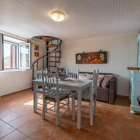 Avgi's House Πέλεκας